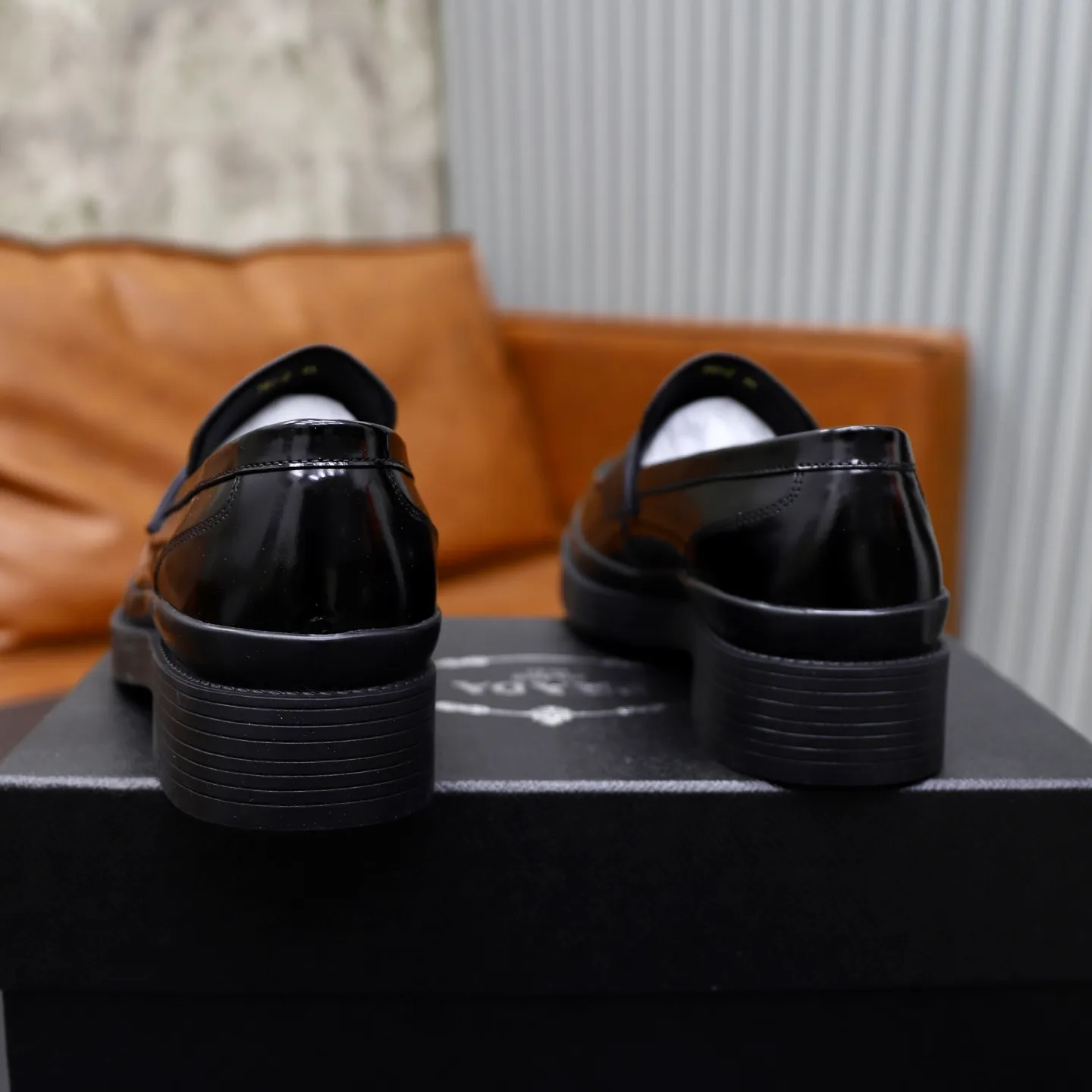 Men's shoes: 540💰🙅‍♂️🙅‍♂️🙅‍♂️ Brand: PRADA Standard code: Men's code 38-44 (45 can be customized) Grade: Same style as the official website Original order quality Material: Original cowhide surface Comfortable sheepskin lining Original outsole Style category: Men's fashionable casual leather shoes Distinguished big-name luxury elements Top luxury Color: actual picture color